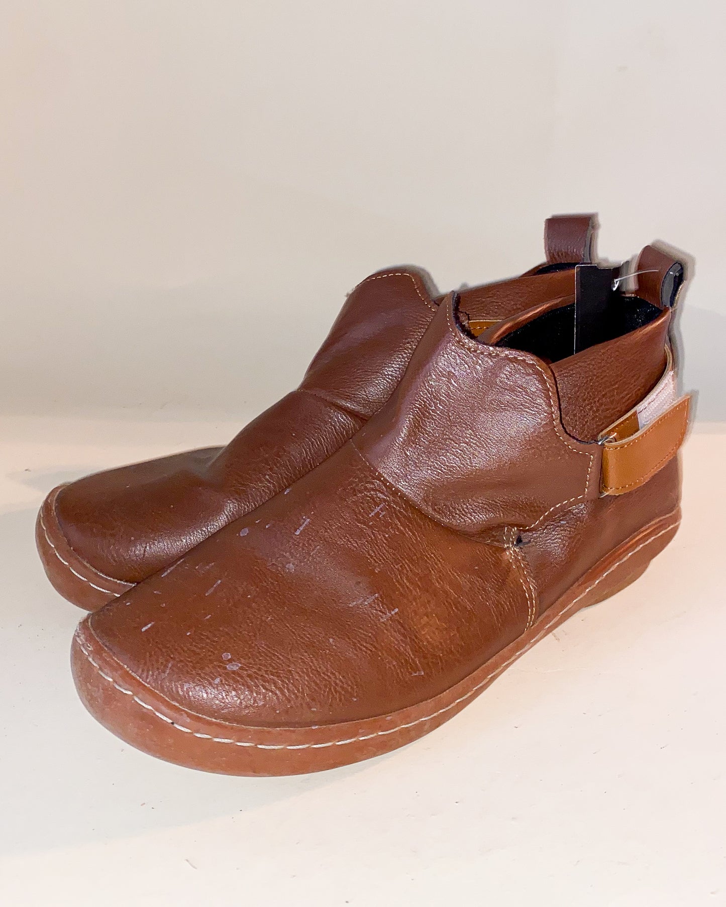 Comfortable Brown Boots with Velcro