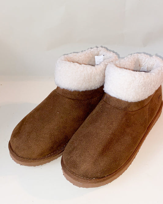 Comfy Faux Fur Lined Lodge Boots