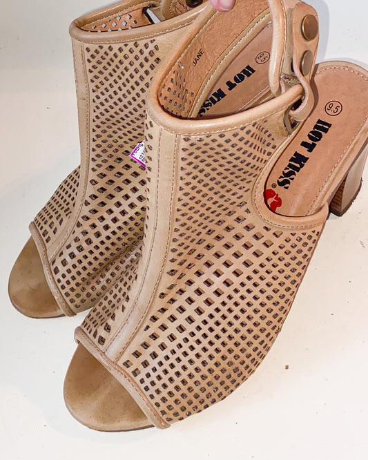 Tan Hot Kiss Ankle Boots with Snaps