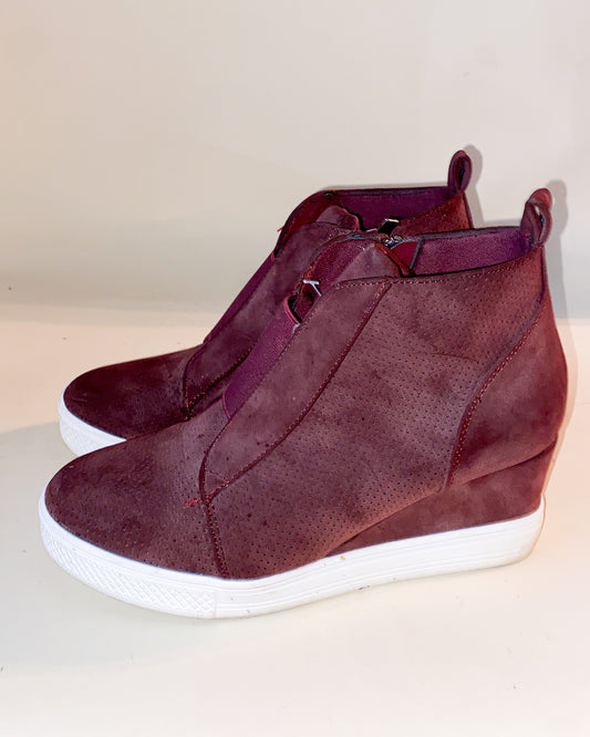 Sporty Fashion Wedges in Burgundy