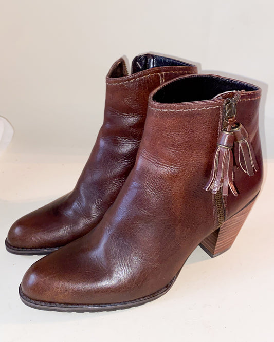 Brown Zipper Tasseled Heeled Stuart Weitzman Boots